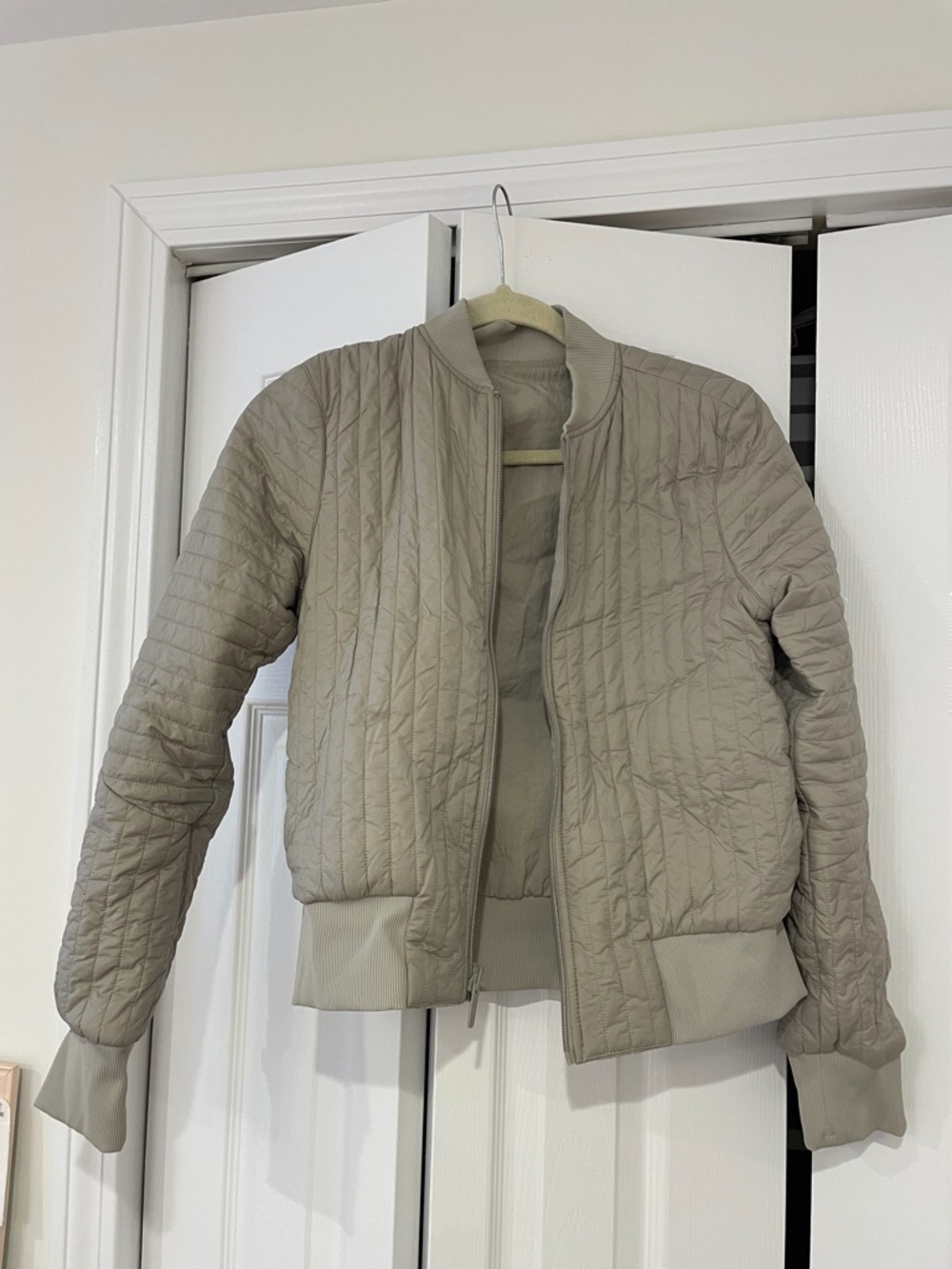 lululemon athletica Reversible Quilted Jacket in Light Taupe